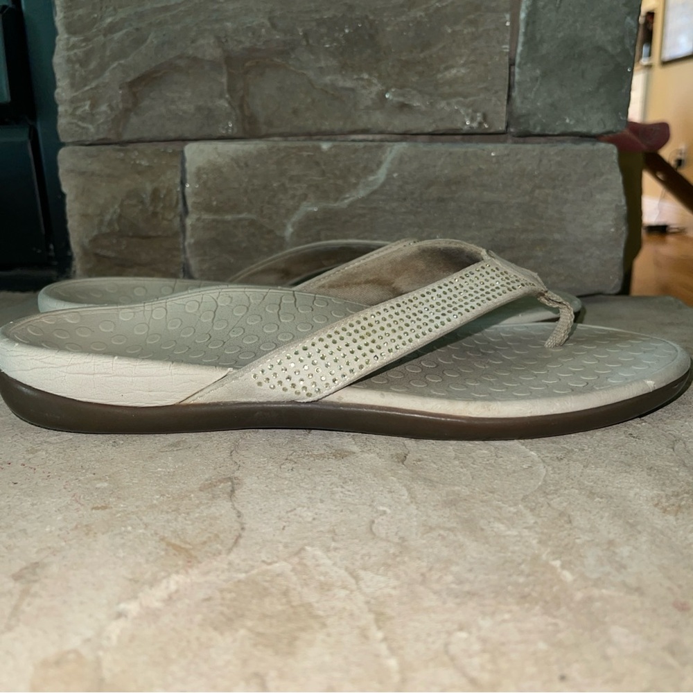 Vionic Tide Beige Slip On Rhinestone Beige/Champagne Flip Flop Sandal Womens 9 - Picture 6 of 11